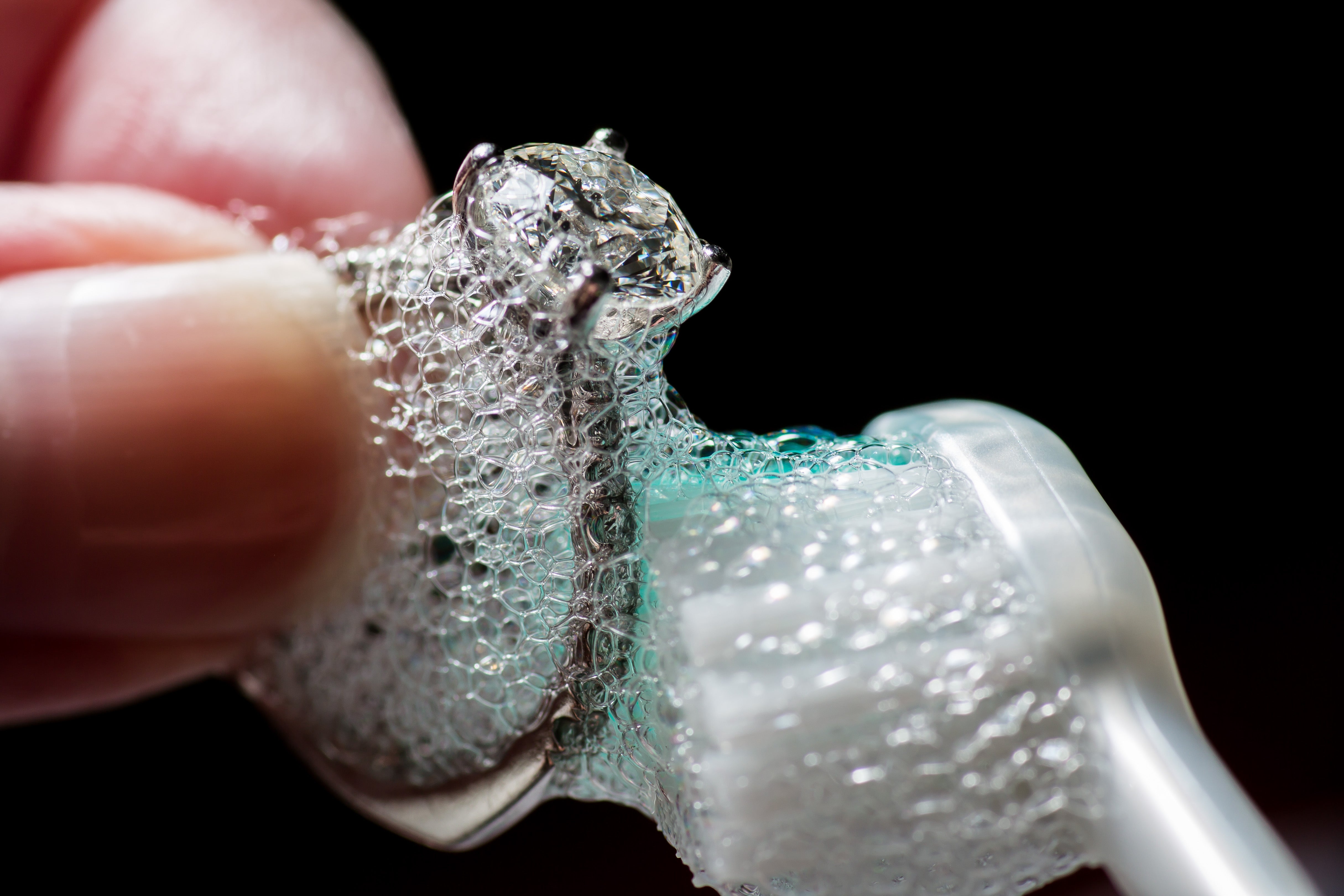 How to Keep Your Diamonds and Jewelry Clean? Are you doing the right things?