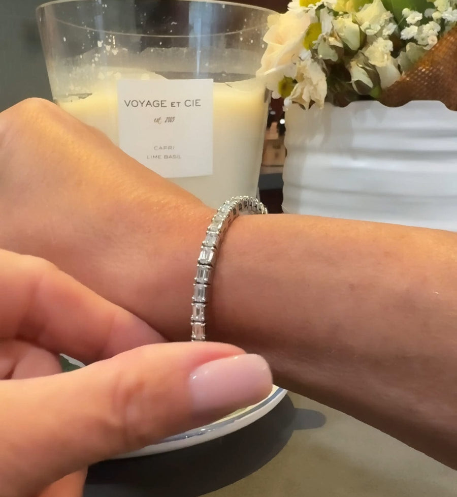 18K Gold East West Stretch Emerald Cut Diamond Tennis Bracelet 8.0 Ca