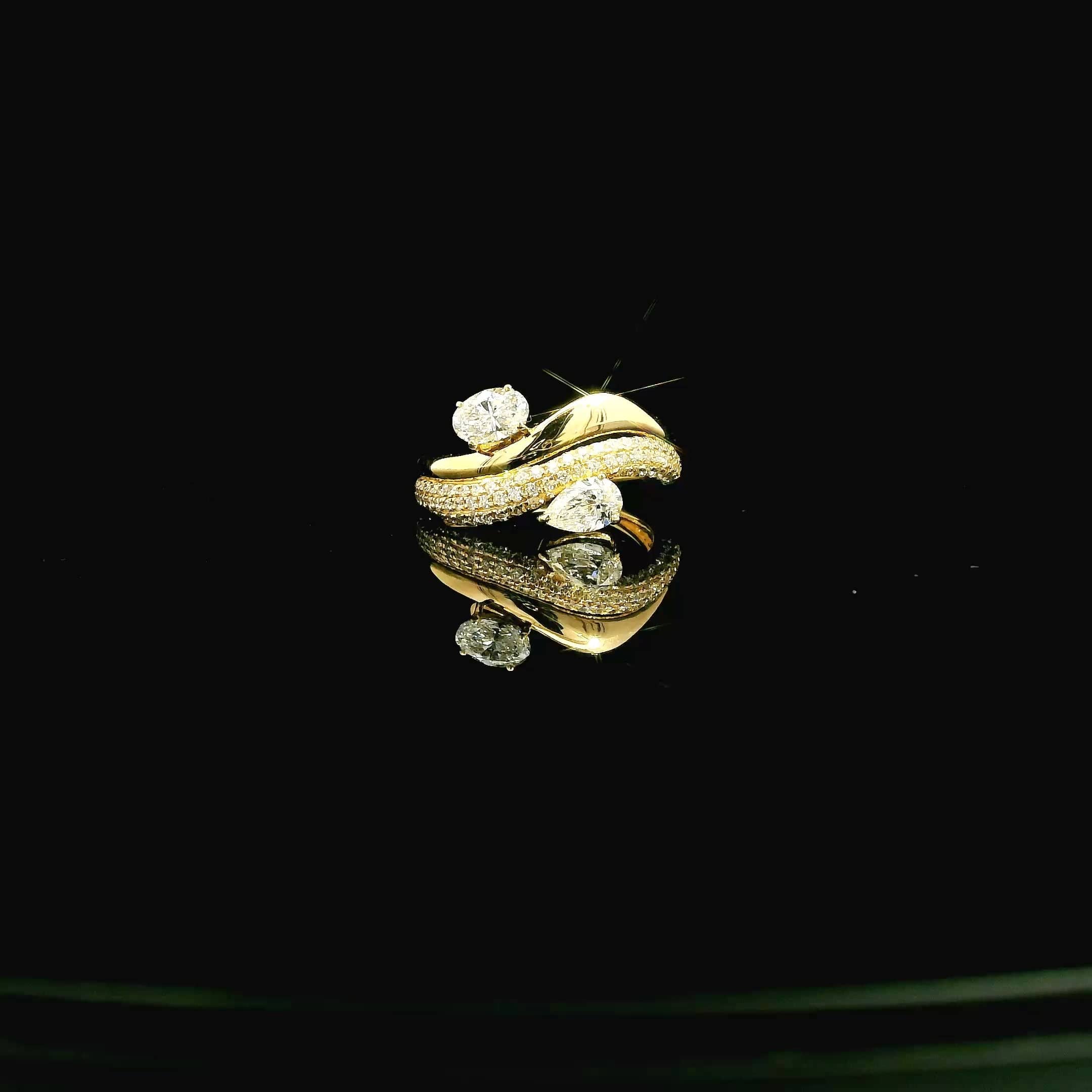 Rings 18K Gold Pear And Oval Diamond Wave Ring