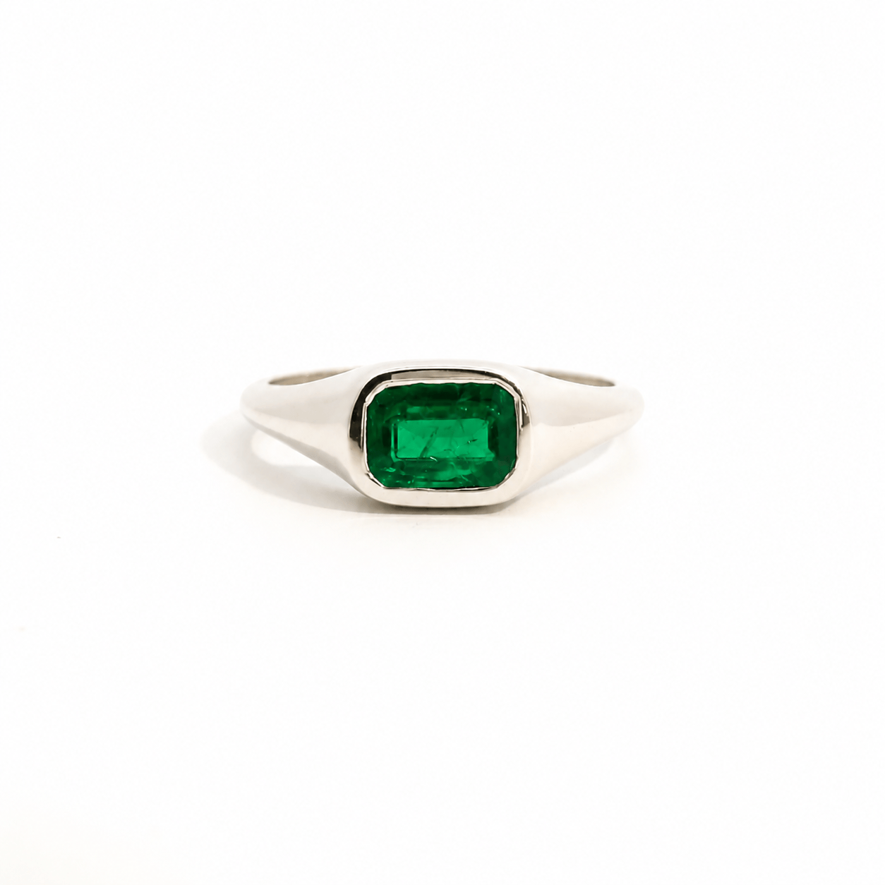 Rings 6 / White Gold 18K Gold East West Emerald Baby Dome Ring